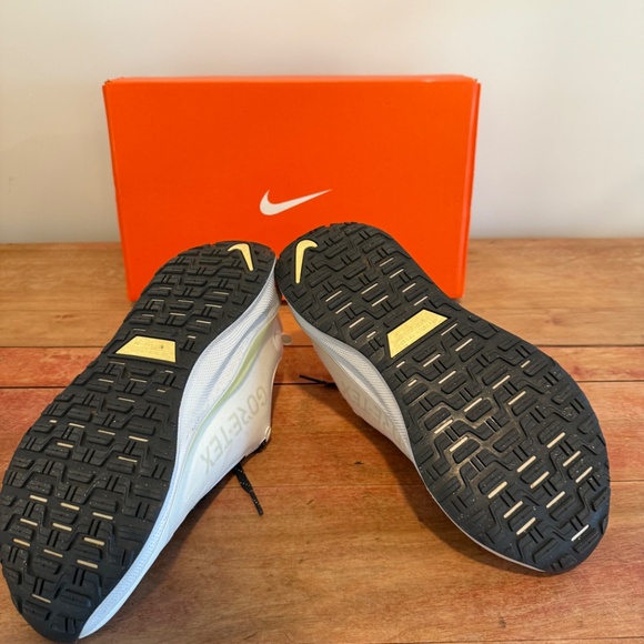 Nike React Infinity Run 4 GTX | Size 8 - Picture 4 of 6